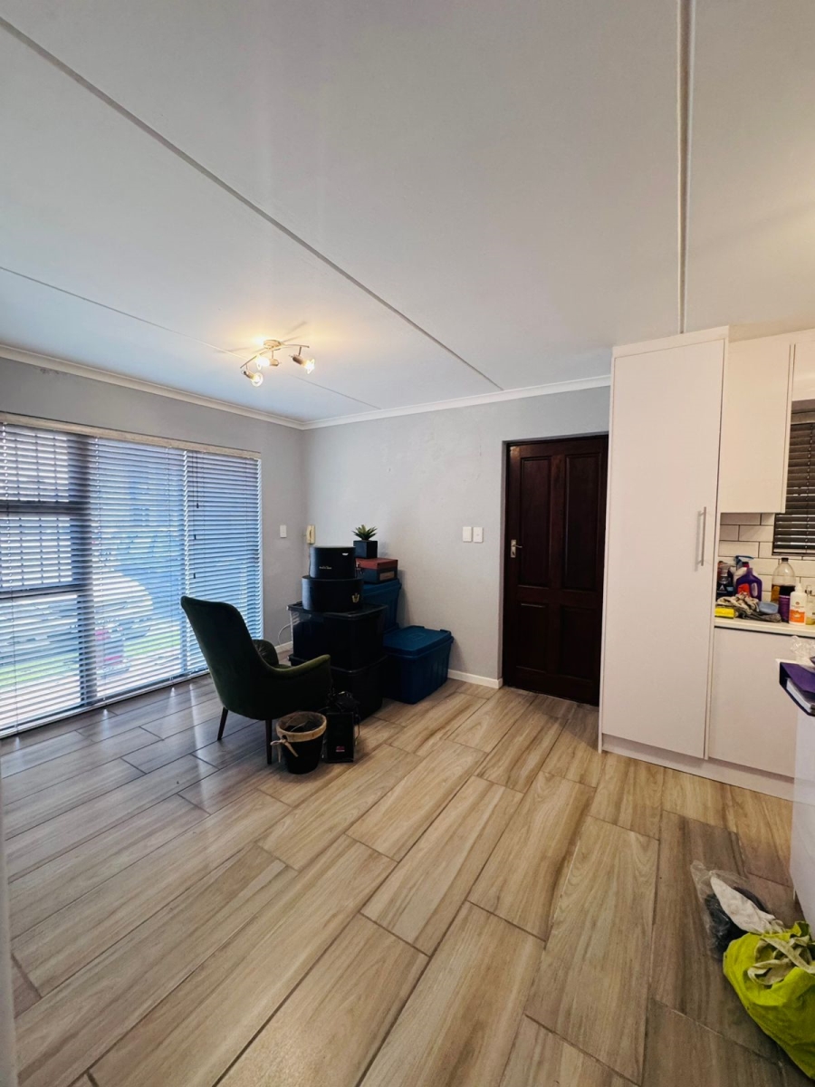To Let 1 Bedroom Property for Rent in Guldenland Western Cape
